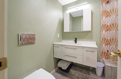 2 Blocks from the US Capitol - Photo 12