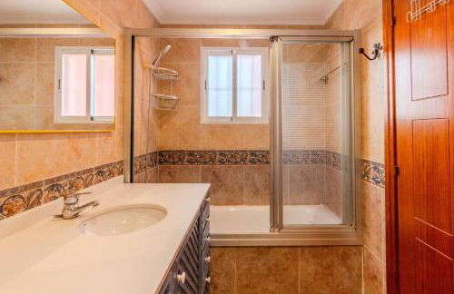 Gran Hogar Alacant - Piscina y garaje - Photo 40