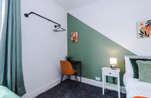 NEW! Modern 3-Bed House, Free Parking, Fast Wi-Fi & Easy Manchester Access - Foto 29