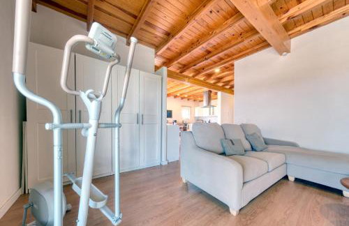 Chalet Emily Alpine Chic with Hot Tub and Ocean View By Lanzarote Vacation Homes - Foto 37