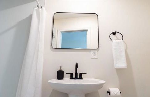 Spacious Tower Grove 3BR Home ABODEbucks - Foto 18