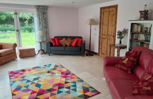 Canal-side 5-Bed Cottage - Sleeps 10 Pet Friendly - Foto 18