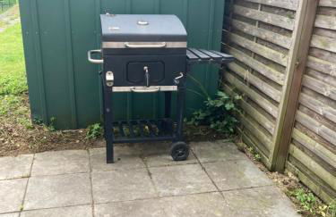 Gemütliches ganzes Apartment Küche Parkplatz Waschmaschine Kamin Terrasse Garten, Keine Ferienwohnung - Photo 9