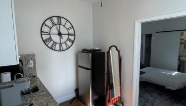 Guest Haven in West Palm Beach - Photo 3