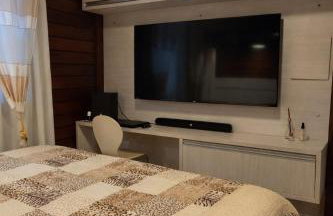 Casa com Piscina e Jardim, Próxima da Praia Brava - Foto 5