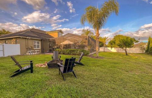Elegant Home with Pool, Office, Theater, and Fence - Foto 31