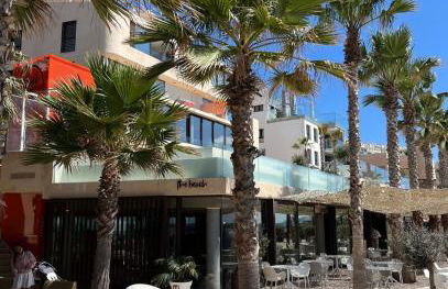 Luxury beachfront apartment with pool, sauna, fitness and gym in province Malaga, Andalusia - Photo 26