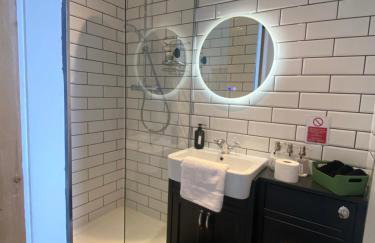 Georgian 4 Bedroom 3 Bathroom New Town Apartment - Foto 27