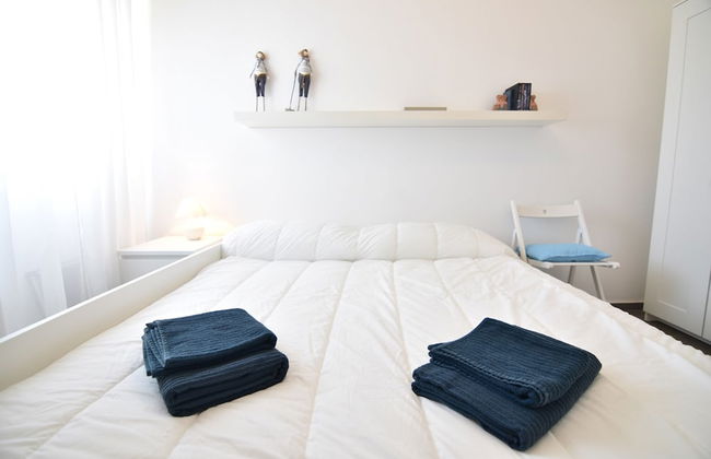 Sitting on the beach - Foto 7