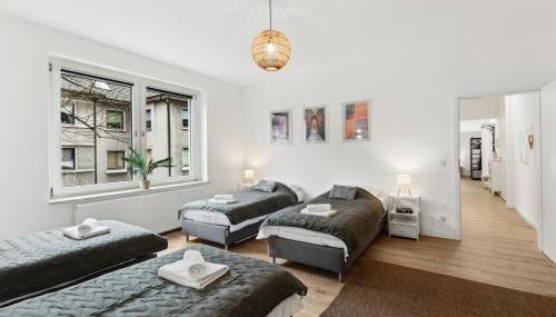 Modern-Netflix-Messe-Veltins Arena-Free Parking - Foto 3, towels, wardrobe