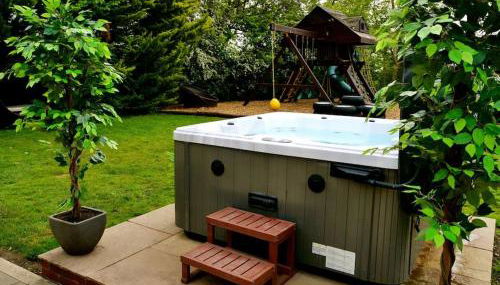 Deluxe 1 Bed Versace Hot Tub Sky TV Cinema Screen - Foto 1