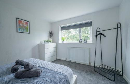 Spacious 5-bedroom home perfect for large groups - Foto 33