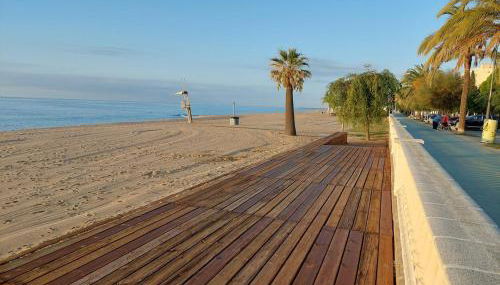 Oasis cerca de Barcelona - Photo 1