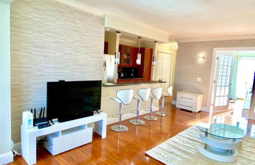 Deluxe waterfront one bedroom apartment with Miami Skyline view, free parking 5 mins drive to Miami Beach - Foto 10