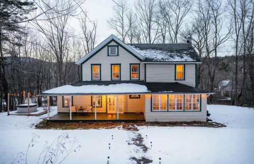 The Swiss Hill Farmhouse - 5 Bedrooms w Hot Tub - Foto 12