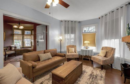 5BR Family Victorian Walk2Falls KingSuite Gameroom - Foto 7