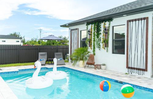 Designer Villa with Heated Pool, BBQ, Firepit, Ideal for Families & Groups - Photo 9