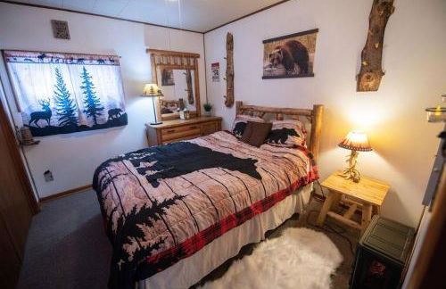 Black bear cabin with blow up hot tub - Foto 6