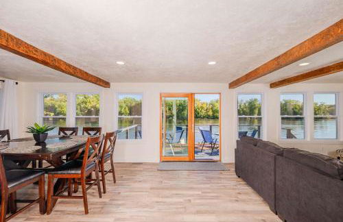 Wolf River Multi-Family Retreat - Sleeps 14 Pontoon Boat Paddle Boards Firepit - Foto 2