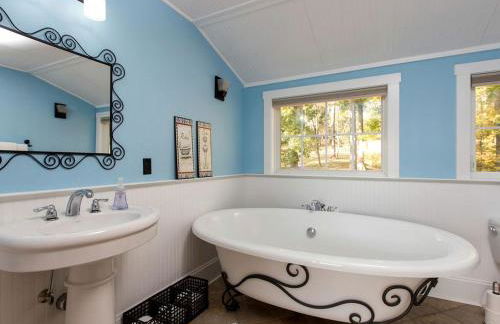 Deluxe Cottage Rental on a 100-Acre Farm on the Shenandoah River, Virginia - Foto 11