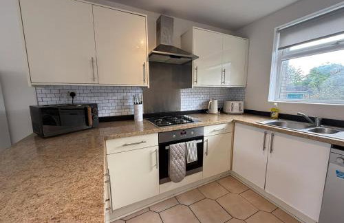 Contractors, Private Driveway for Multiple cars, Wifi, Long Stay - Photo 4