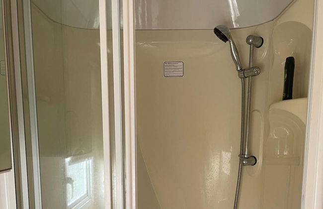 Cozy Camber Caravan 3 Bedroom Retreat With Decking - Foto 8