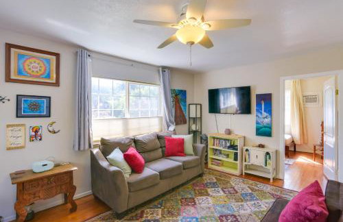 Fenced Yard and Grill Orville Cottage Near Trails! - Foto 1