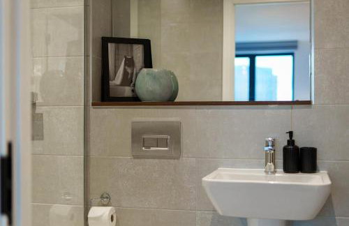 Jungle Luxe Retreat, 2Bed 2Bath Leeds, Center & Stadium - Foto 30