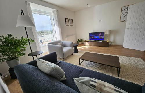 River Breeze 3-Bed BALCONY Apartment - Foto 10