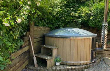 Romantic Cottage with Wood-fired Hot tub and Outdoor Pizza Oven - Foto 23