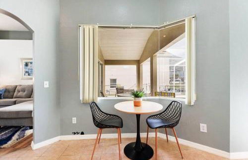 Spacious Disney Themed 5Bed Villa! Private Heated Enclosed Pool/Spa/BBQ! - Photo 2