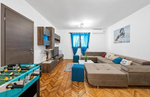 Awesome Home In Tinj With Jacuzzi - Photo 3