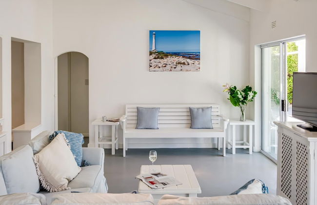 Unwind in Coastal Charm at Villa Santorini - Photo 26