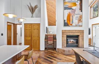 Nestled Inn Vacation Home Rental Evergreen - Trails, Views, Hot Tub, Skiing! - Foto 8