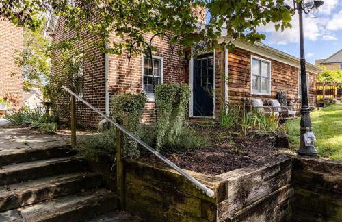 Historic Cottage Retreat-IG Cowboy Pool-Hot Tub - Photo 17