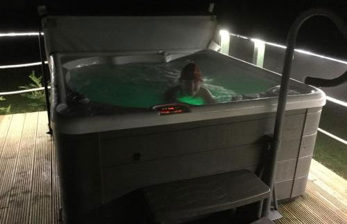 Orange Yurt With Hot Tub- Sleeps 3, Parking & Pets - Foto 44