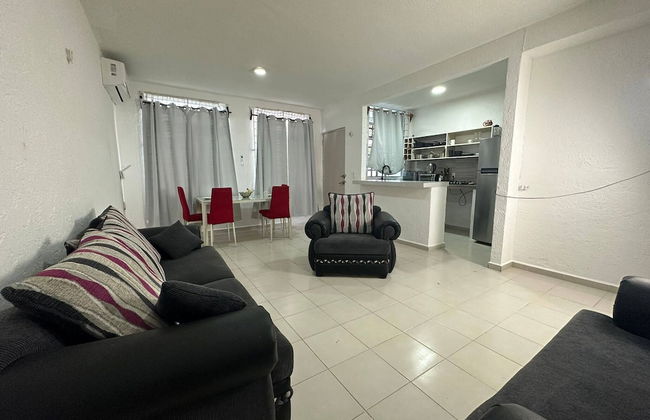 Paradise Awaits in This Seaside Escape! - Foto 1