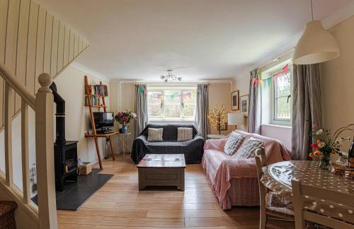 Dreamy Suffolk Country Cottage Escape - Photo 13