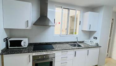 APARTAMENTO SITUADO EN EL CENTRO CON 3 HABITACIONES, DISPONE DE AIRE ACONDICIONADO Y WIFI A 150m DE LA PLAYA Y EL CASTILLO - Photo 5