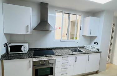 APARTAMENTO SITUADO EN EL CENTRO CON 3 HABITACIONES, DISPONE DE AIRE ACONDICIONADO Y WIFI A 150m DE LA PLAYA Y EL CASTILLO - Photo 5