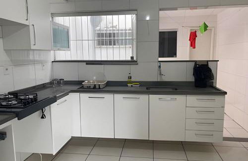 Próx a orla, 14 pessoas, ar condicionado e garagem - Foto 39