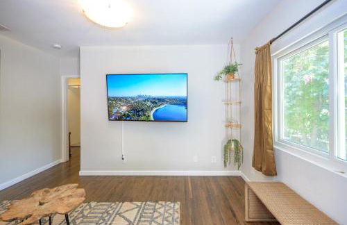 Charming and Cozy 1 Bedroom 1 Bathroom Guest Suite in Silverlake - Foto 35