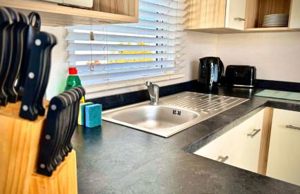 Marton Mere - 3 Bedroom Caravan- by Holiday Homes - Photo 24