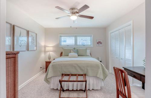 Beachside snowbird escape with fenced yard & washer/dryer - walk to beach access - Foto 17