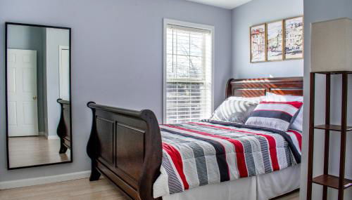 Cozy condo with yard and patio. Long-stay discount available - Foto 2