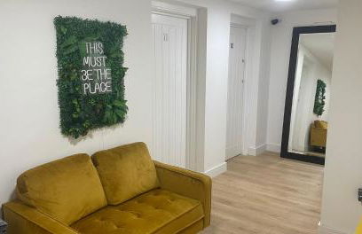 Market Haven Kingsize Studios Town Centre with Netflix, Business & Leisure travellers, multiple units available - Photo 9