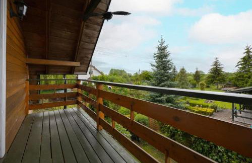 Rodzinny Dom z Ogrodem i Parkingiem z 3 Sypialniami by Noclegi Renters - Foto 18