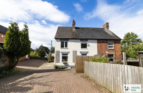 Smithy Bank Cottage - with free parking! - Photo 51