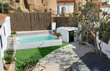 Cueva de la Higuera - Photo 31