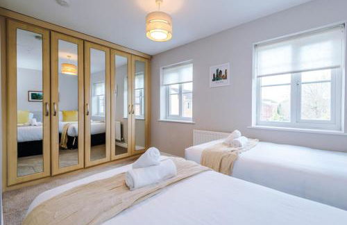 Charming Townhome Retreat, close to Manchester - Photo 21